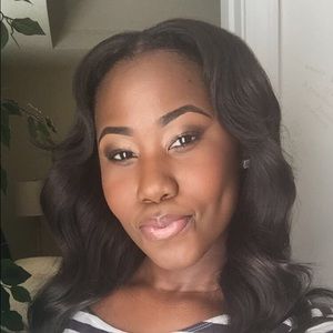 Meet your Posher, Aisha