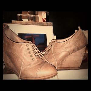 Adorable Traditional Brogue Wedge