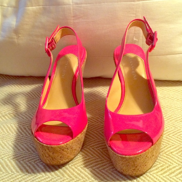 Gianni Bini Hot Pink Wedges