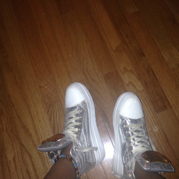 Hi-Top Platform Sneakers 💋