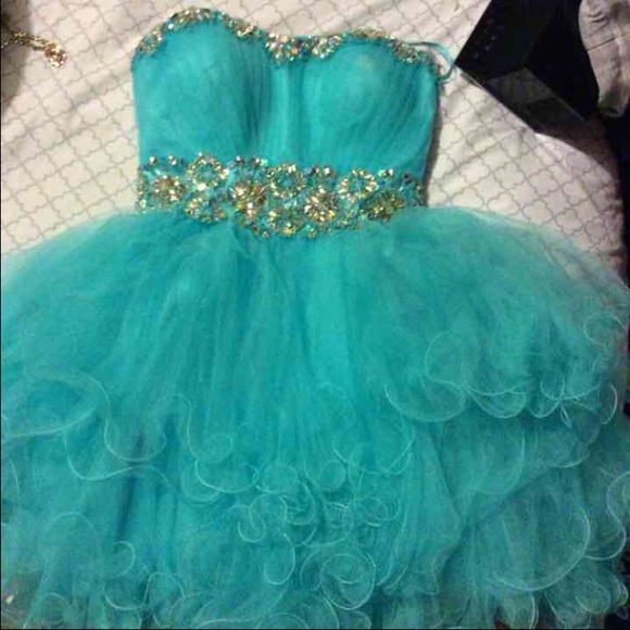 Homecoming dress - Picture 2 of 4