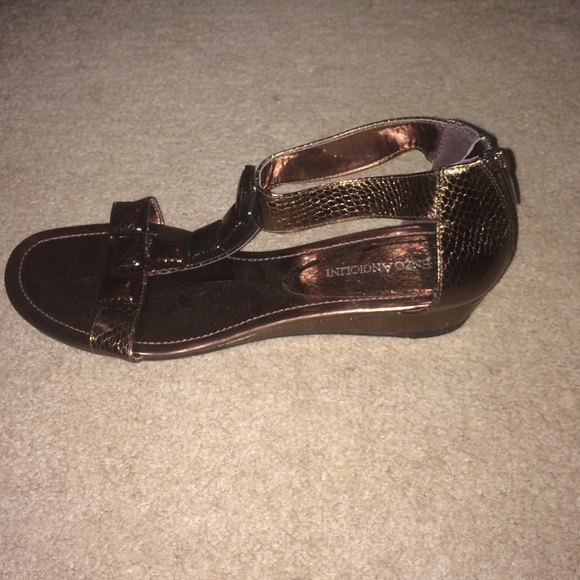 Size 8 pair of Silver and Bronze flats. - Picture 3 of 3
