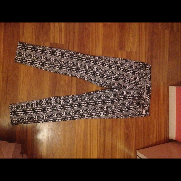 FOREVER 21  SKINNY JEANS