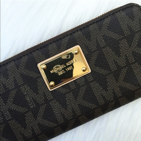 New Michael Kors Signature Brown/Gold Wallet! - Picture 2 of 3