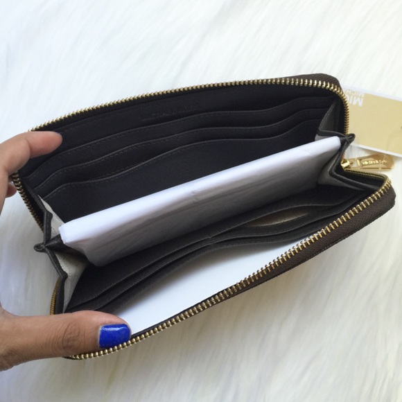 New Michael Kors Signature Brown/Gold Wallet! - Picture 3 of 3