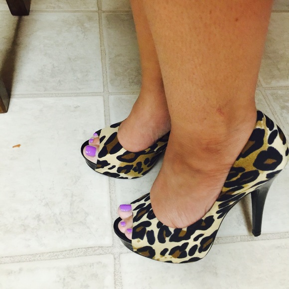 Heels - Picture 2 of 4