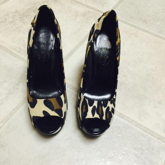 Heels - Picture 4 of 4