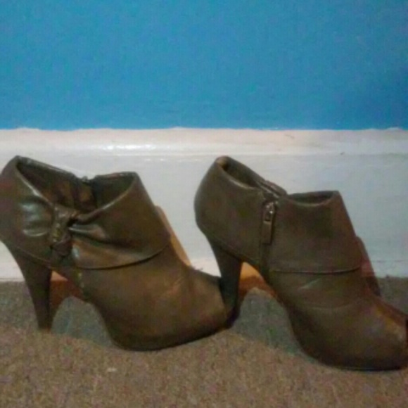 Heels - Picture 3 of 4