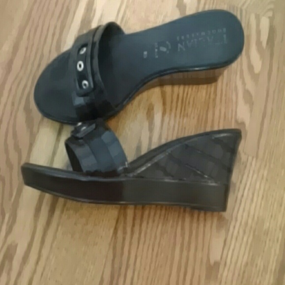 Brown Italian Shoemakers platform sandals - Picture 2 of 4