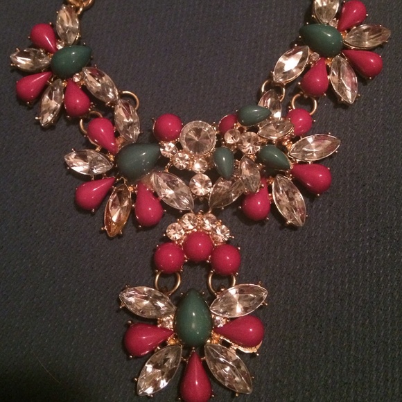 Large magenta and jade statement necklace - Picture 2 of 3