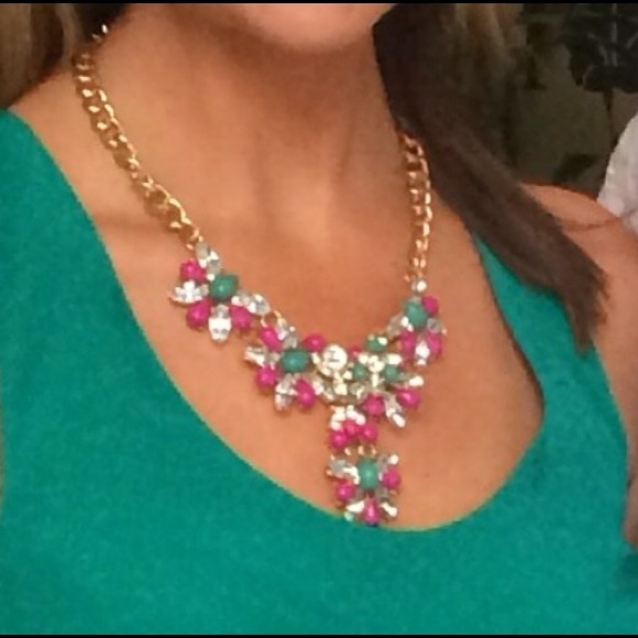 Large magenta and jade statement necklace - Picture 3 of 3