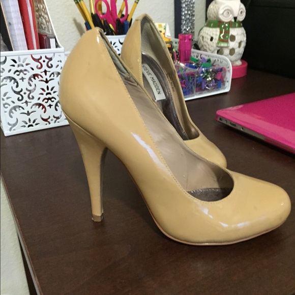 Steve Madden nude pumps