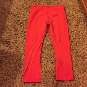 Lululemon red crops