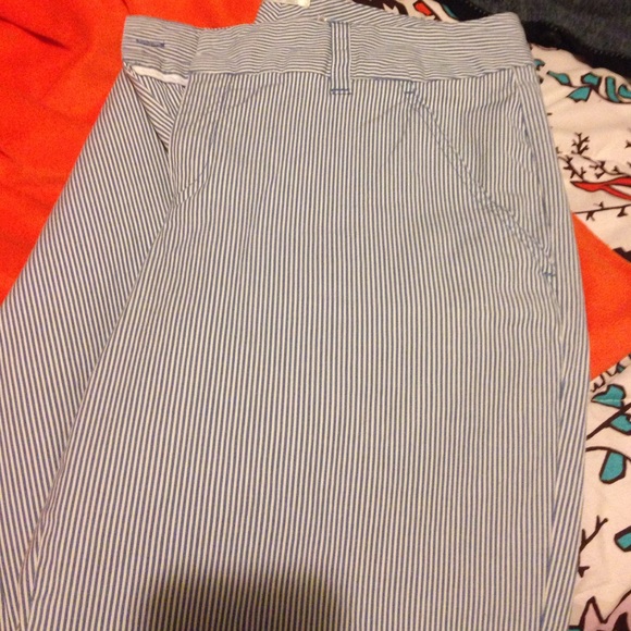 Old Navy white and chambray stripe Capri