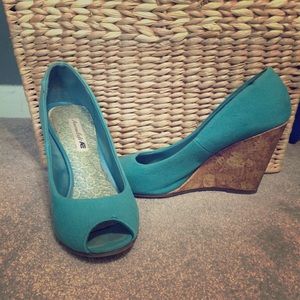 Blue wedges