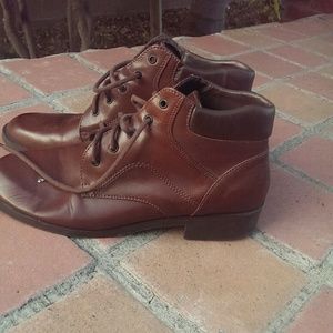 For @barbeliza Vintage brown booties.