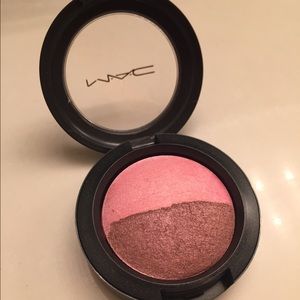 MAC™ "Pretty & Prim" Mineralize Eye Shadow- NEW