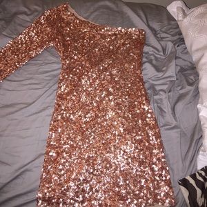 Sparkly gold dress!