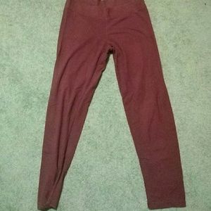 Maroon ankle length leggings