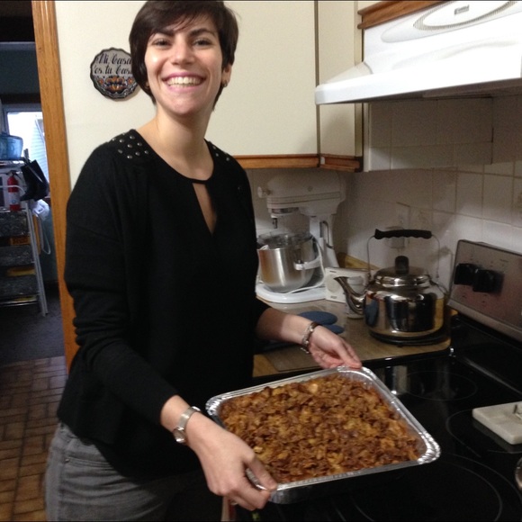 Meet your Posher, Caitlin - Picture 4 of 4