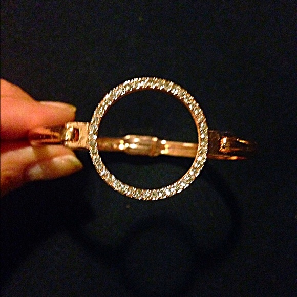Boutique Jewelry - Stunning rose gold tone rhinestone bracelet!