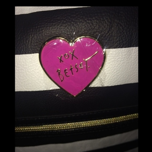 Betsey Johnson backpack FINAL SALE ❤️ - Picture 2 of 4