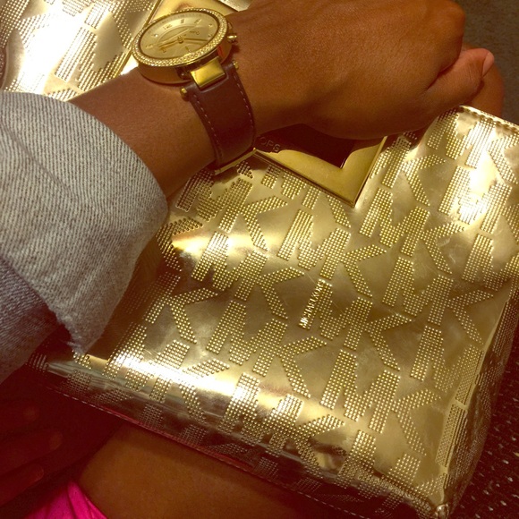 Michael Kors Handbags - ✨Like New MK Gold Clutch ✨