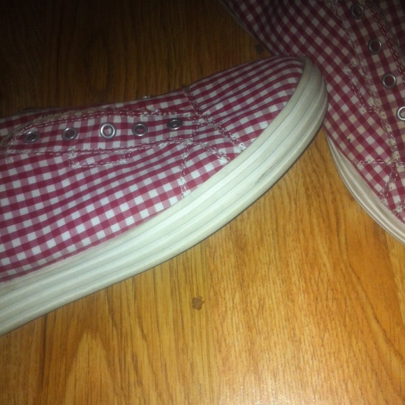 Red and white flats plaid aeropostale - Picture 2 of 2