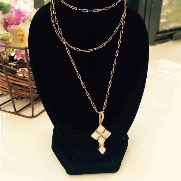 Jewelry - 📌✂️PRICE DROP ✂️📌Mother of Pearl  Necklace