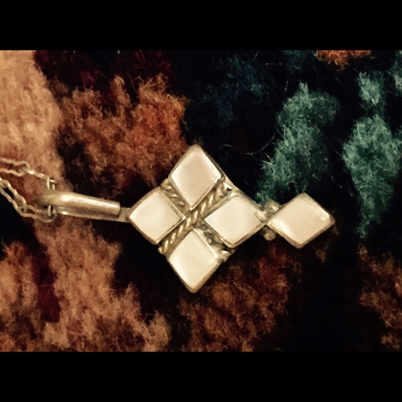 📌✂️PRICE DROP ✂️📌Mother of Pearl  Necklace - Picture 3 of 4