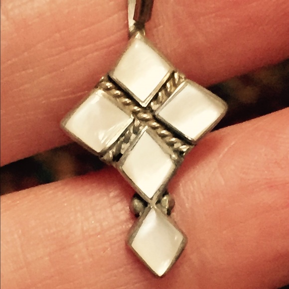 📌✂️PRICE DROP ✂️📌Mother of Pearl  Necklace - Picture 4 of 4