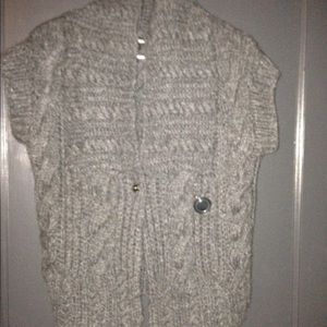 Short sleeve sweater