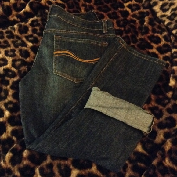 excellent denim capris in like new condition!!
