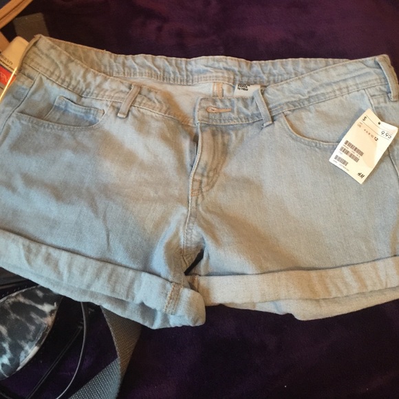 H&M low waist shorts