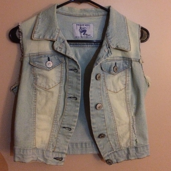 Light wash denim vest - Picture 3 of 3