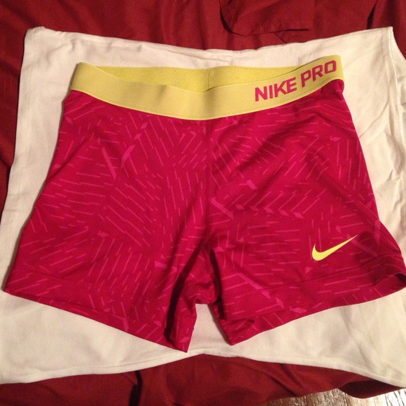 💕 Nike Pros 💕