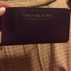 Michael Kors 
Jet Set Travel Phone Case