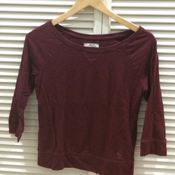 SOLD 🚫Burgundy 3/4 length sleeve