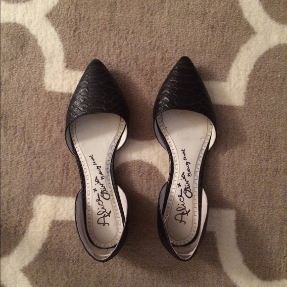Alice and Olivia Hilary flats