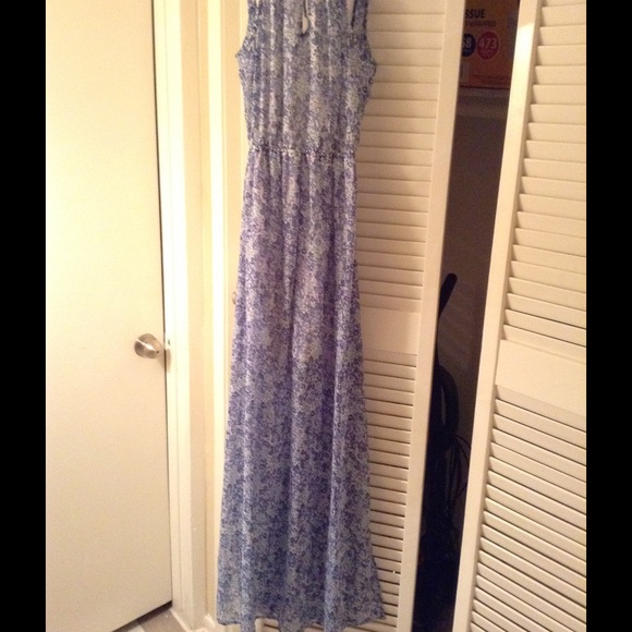 Hollister sun dress with slits and open back 😍😅