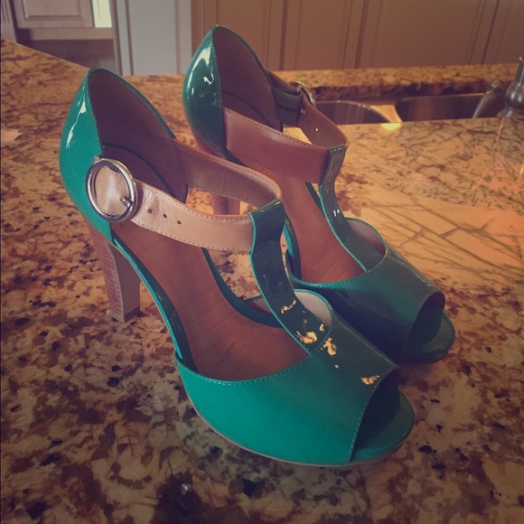 💢SOLD💢Heels