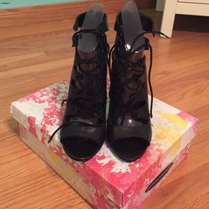Chinese Laundry "JACKPOT" lace up heel
