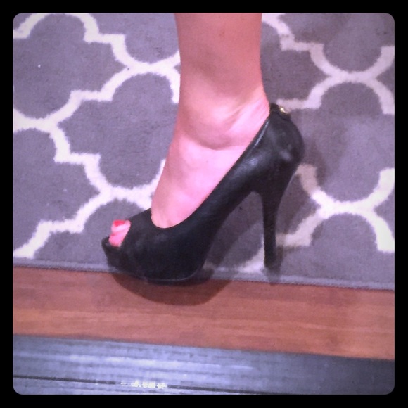 Michael Kors black leather heels