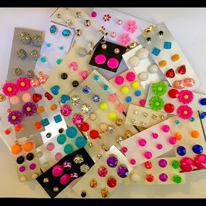 Wholesale lot of 50 Stud Earrings! ❤️