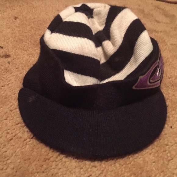 Black and white roxy beanie hat
