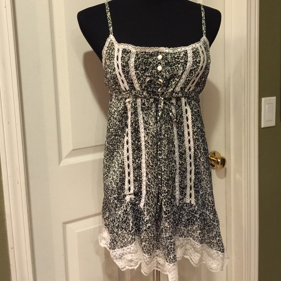Daytrip Tops - Shabby Chic lace sleeveless top small