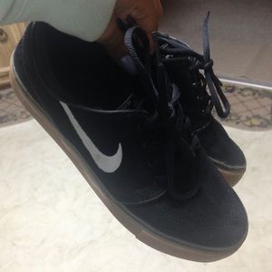 Gum Bottom Stefan Janoskis