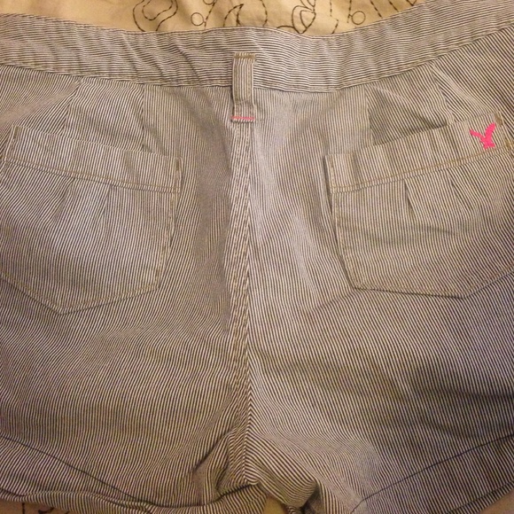 Short- American Eagle size 8 - Picture 2 of 2