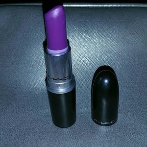 MAC lipstick in Heroin