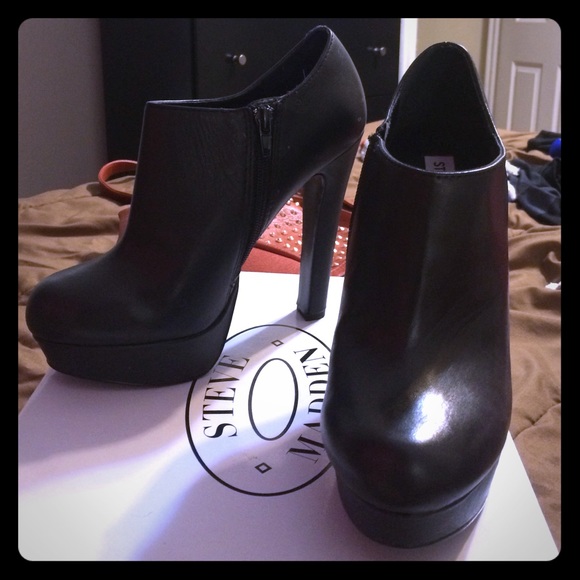 Steve Madden Shoes - Womens Steve Madden Bootie sz 7.5